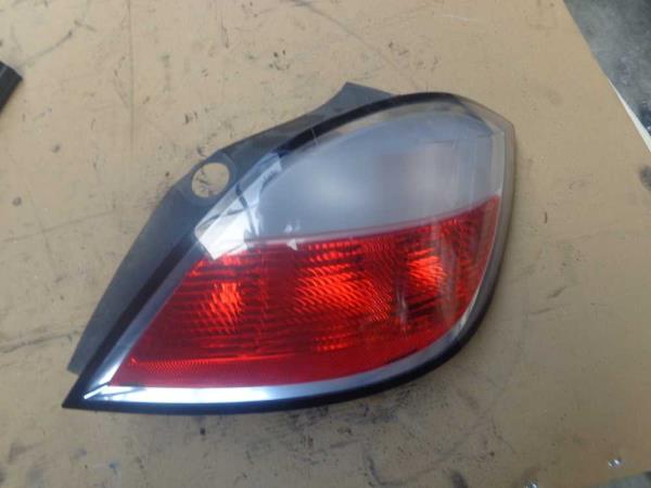 FEU ARRIERE DROIT OPEL ASTRA H 5 PORTES - Vue 1